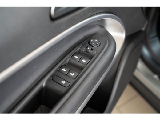 Jeep Avenger Summit 54 kWh | Camera | Climate Controle | Apple Carplay & Android Auto | Keyless | Parkeersenso... ActivLease financial lease