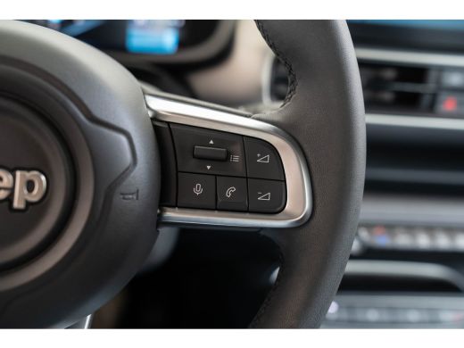 Jeep Avenger Summit 54 kWh | Camera | Climate Controle | Apple Carplay & Android Auto | Keyless | Parkeersenso... ActivLease financial lease