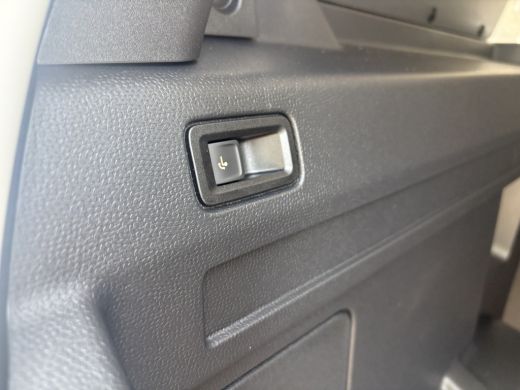 Volkswagen ID. Buzz Cargo Cargo Bulli Limited Edition 286PK | Trekhaak | App Connect | 3 Zits Achteruitrijcamera | App conn... ActivLease financial lease