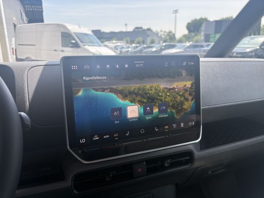 Volkswagen ID. Buzz Cargo Cargo Bulli Limited Edition 286PK | Trekhaak | App Connect | 3 Zits Achteruitrijcamera | App conn... ActivLease financial lease