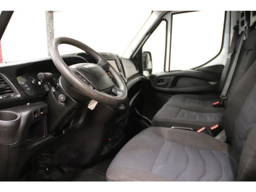 Iveco Daily 35S14V AUTOMAAT L2H2 3500KG TREKVERMOGEN ActivLease financial lease