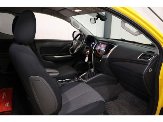 Mitsubishi L200 2.2 DI-D Club Cab Intense 4X4 4WD TREKHAAK ActivLease financial lease