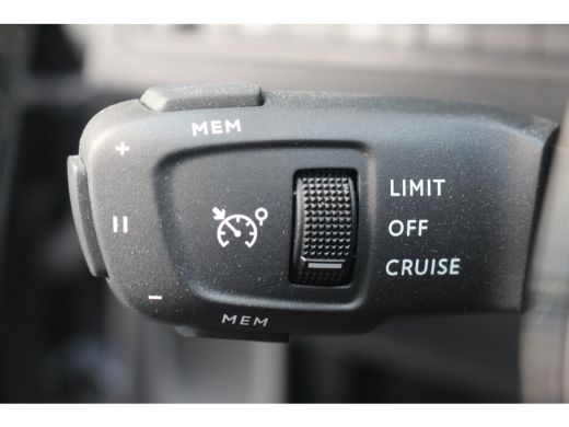 Peugeot 3008 1.6 HYbrid 225 Allure | Camera | Carplay | Navi | DAB | Cruise | Keyless | PDC V&A | Camera | Car... ActivLease financial lease