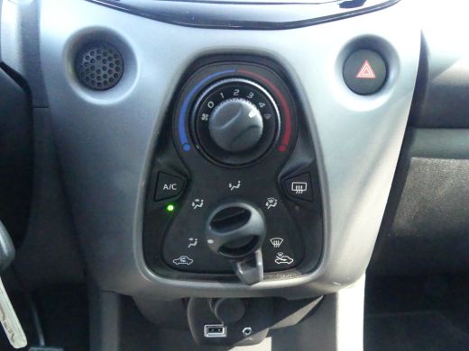 Toyota Aygo 1.0 VVT-i x-play | CAMERA | AIRCO | APPLE CARPLAY / ANDROID AUTO | ActivLease financial lease