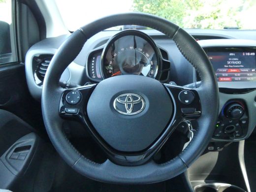 Toyota Aygo 1.0 VVT-i x-play | CAMERA | AIRCO | APPLE CARPLAY / ANDROID AUTO | ActivLease financial lease