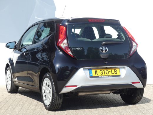 Toyota Aygo 1.0 VVT-i x-play | CAMERA | AIRCO | APPLE CARPLAY / ANDROID AUTO | ActivLease financial lease