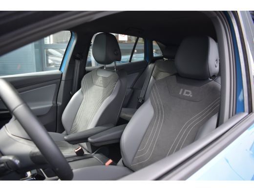 Volkswagen ID.4 Limited Edition 52 kWh 170PK | TREKHAAK | CAMERA | STOEL + VERW. | APP.CONNECT | FULL.LED | CLIMA... ActivLease financial lease