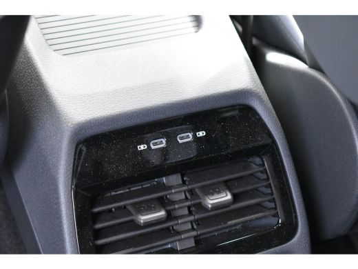 Volkswagen ID.4 Limited Edition 52 kWh 170PK | TREKHAAK | CAMERA | STOEL + VERW. | APP.CONNECT | FULL.LED | CLIMA... ActivLease financial lease