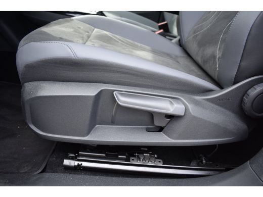 Volkswagen ID.4 Limited Edition 52 kWh 170PK | TREKHAAK | CAMERA | STOEL + VERW. | APP.CONNECT | FULL.LED | CLIMA... ActivLease financial lease