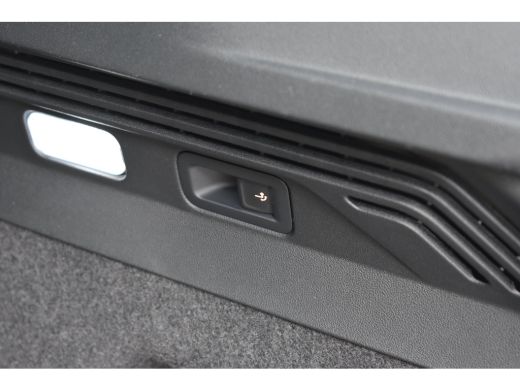 Volkswagen ID.4 Limited Edition 52 kWh 170PK | TREKHAAK | CAMERA | STOEL + VERW. | APP.CONNECT | FULL.LED | CLIMA... ActivLease financial lease