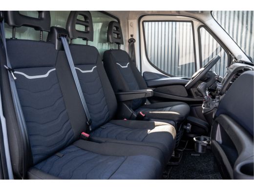 Iveco Daily 35C18 | 3.0L | 180 PK | Bakwagen met laadklep | Zijdeur | Automaat | N1 | Cruise | Airco ActivLease financial lease