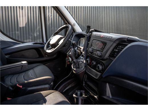 Iveco Daily 35C18 | 3.0L | 180 PK | Bakwagen met laadklep | Zijdeur | Automaat | N1 | Cruise | Airco ActivLease financial lease