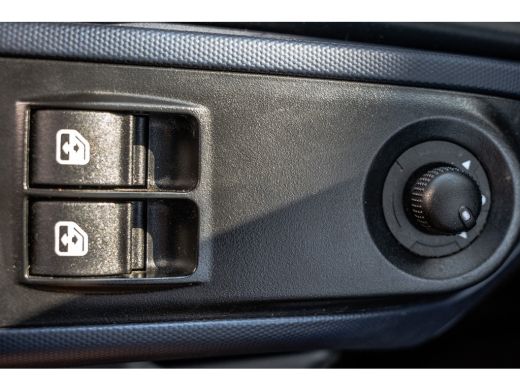 Iveco Daily 35C18 | 3.0L | 180 PK | Bakwagen met laadklep | Zijdeur | Automaat | N1 | Cruise | Airco ActivLease financial lease