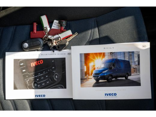 Iveco Daily 35C18 | 3.0L | 180 PK | Bakwagen met laadklep | Zijdeur | Automaat | N1 | Cruise | Airco ActivLease financial lease