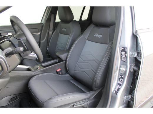 Jeep Avenger Summit | 8 Jaar garantie | Panoramadak | Navigatie | Elektr. kofferklep | JBL audio | Camera | ActivLease financial lease