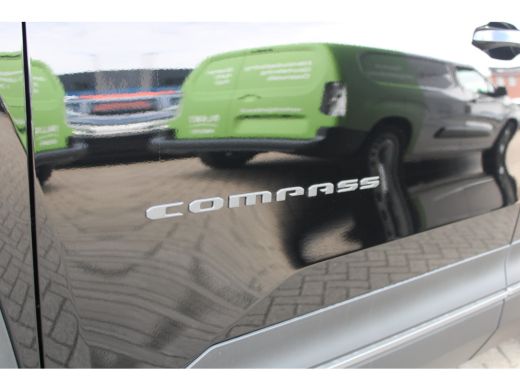 Jeep Compass First Edition | 8 Jaar garantie | Warmtepomp | Panoramadak | Stoelverwarming | Matrix LED | Camera | ActivLease financial lease