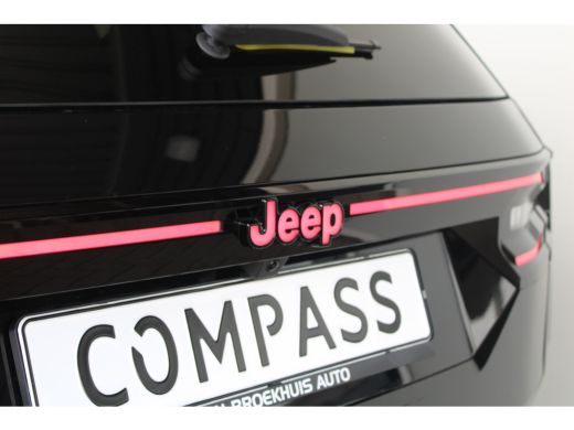 Jeep Compass First Edition | 8 Jaar garantie | Warmtepomp | Panoramadak | Stoelverwarming | Matrix LED | Camera | ActivLease financial lease