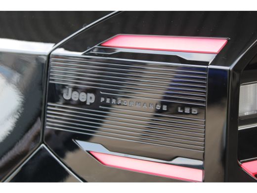 Jeep Compass First Edition | 8 Jaar garantie | Warmtepomp | Panoramadak | Stoelverwarming | Matrix LED | Camera | ActivLease financial lease