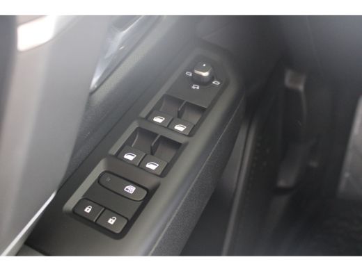 Jeep Compass First Edition | 8 Jaar garantie | Warmtepomp | Panoramadak | Stoelverwarming | Matrix LED | Camera | ActivLease financial lease