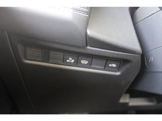 Jeep Compass First Edition | 8 Jaar garantie | Warmtepomp | Panoramadak | Stoelverwarming | Matrix LED | Camera | ActivLease financial lease
