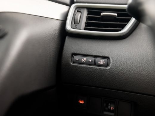 Nissan QASHQAI 1.2 N-Connecta (PANORAMADAK, NAVIGATIE, 360 CAMERA, GETINT GLAS, KEYLESS, SPORTSTOELEN, CRUISE, P... ActivLease financial lease