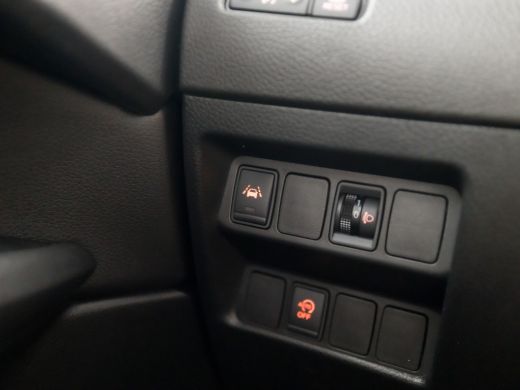 Nissan QASHQAI 1.2 N-Connecta (PANORAMADAK, NAVIGATIE, 360 CAMERA, GETINT GLAS, KEYLESS, SPORTSTOELEN, CRUISE, P... ActivLease financial lease