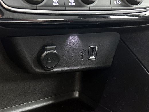 Opel Corsa-e 100KW / 50KWh SOH 98% / Airco-Ecc. / Cruise-ctr. / Apple Carplay Android / Navigatie via Usb / Ap... ActivLease financial lease