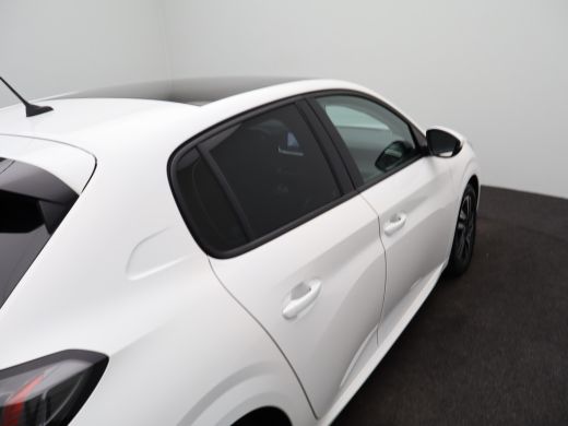 Peugeot 208 1.2 PureRech Allure | Achteruitrijcamera | Panoramadak | Cruise Control | Apple Carplay/Android Auto ActivLease financial lease