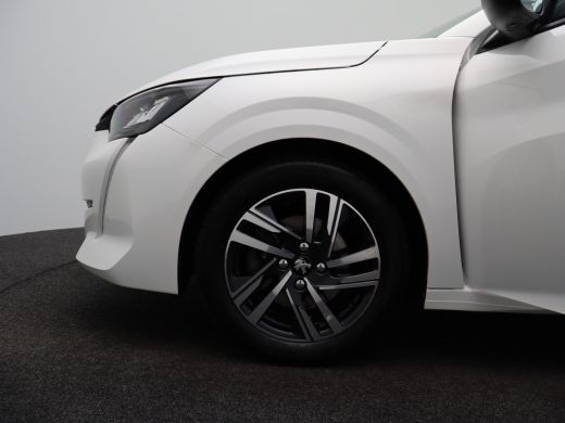 Peugeot 208 1.2 PureRech Allure | Achteruitrijcamera | Panoramadak | Cruise Control | Apple Carplay/Android Auto ActivLease financial lease