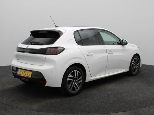 Peugeot 208 1.2 PureRech Allure | Achteruitrijcamera | Panoramadak | Cruise Control | Apple Carplay/Android Auto ActivLease financial lease