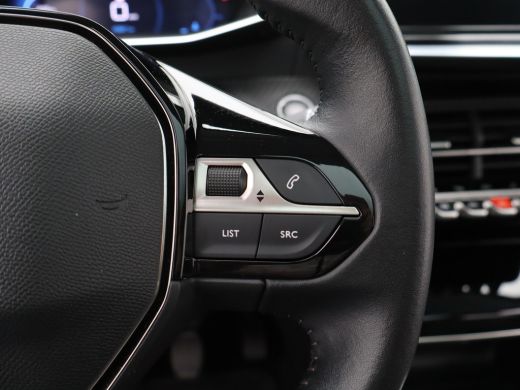 Peugeot 208 1.2 PureRech Allure | Achteruitrijcamera | Panoramadak | Cruise Control | Apple Carplay/Android Auto ActivLease financial lease