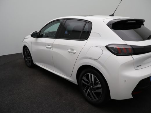 Peugeot 208 1.2 PureRech Allure | Achteruitrijcamera | Panoramadak | Cruise Control | Apple Carplay/Android Auto ActivLease financial lease