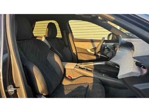 Peugeot 3008 1.2 HYBRID 145PK GT AUTOMAAT / NAVI / LEDER / CLIMA / LED / PDC / 19" LMV / ALCANTARA / CAMERA / ... ActivLease financial lease