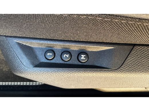 Peugeot 3008 1.2 HYBRID 145PK GT AUTOMAAT / NAVI / LEDER / CLIMA / LED / PDC / 19" LMV / ALCANTARA / CAMERA / ... ActivLease financial lease
