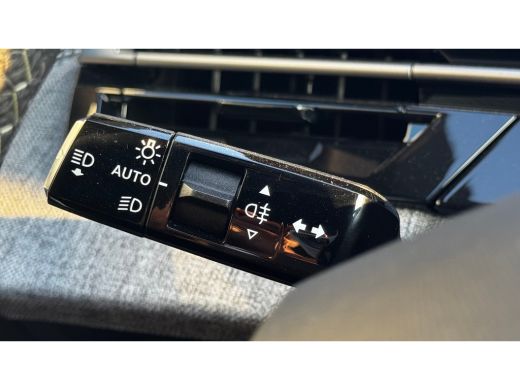 Peugeot 3008 1.2 HYBRID 145PK GT AUTOMAAT / NAVI / LEDER / CLIMA / LED / PDC / 19" LMV / ALCANTARA / CAMERA / ... ActivLease financial lease