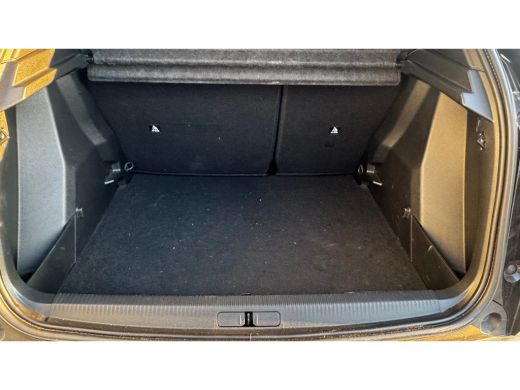 Peugeot e-2008 54KWH 156PK ALLURE AVANTAGE AUTOMAAT NAVI / LEDER / CLIMA / LED / PDC / 17" LMV / KEYLESS / CAMER... ActivLease financial lease