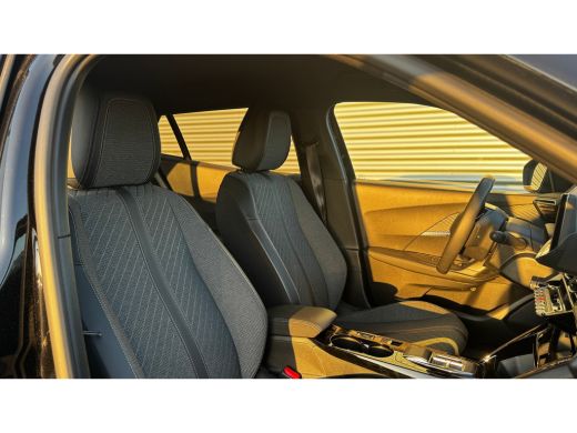 Peugeot e-2008 54KWH 156PK ALLURE AVANTAGE AUTOMAAT NAVI / LEDER / CLIMA / LED / PDC / 17" LMV / KEYLESS / CAMER... ActivLease financial lease
