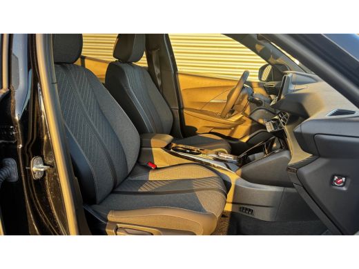 Peugeot e-2008 54KWH 156PK ALLURE AVANTAGE AUTOMAAT NAVI / LEDER / CLIMA / LED / PDC / 17" LMV / KEYLESS / CAMER... ActivLease financial lease