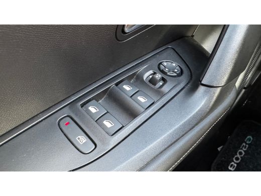 Peugeot e-2008 54KWH 156PK ALLURE AVANTAGE AUTOMAAT NAVI / LEDER / CLIMA / LED / PDC / 17" LMV / KEYLESS / CAMER... ActivLease financial lease