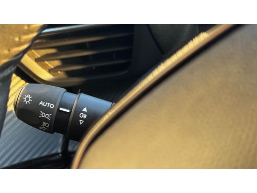 Peugeot e-2008 54KWH 156PK ALLURE AVANTAGE AUTOMAAT NAVI / LEDER / CLIMA / LED / PDC / 17" LMV / KEYLESS / CAMER... ActivLease financial lease
