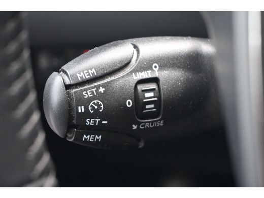 Peugeot e-208 EV Blue Lease Active 50 kWh 87%SOH! 3 Fase | Navigatie | Parkeersensoren | Cruise Control | Clima... ActivLease financial lease
