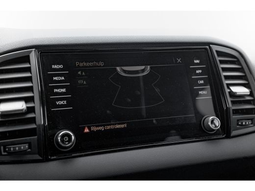 Skoda Karoq 1.5 TSI 7-DSG 150pk Sportline | Navi by App | Keyless | 18" | Stuur & Stoelverwarming | Parkeerhu... ActivLease financial lease