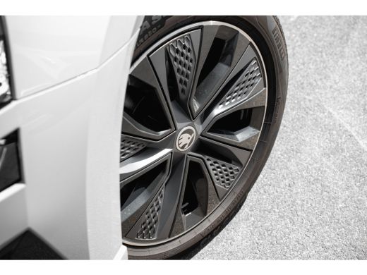 Skoda Karoq 1.5 TSI 7-DSG 150pk Sportline | Navi by App | Keyless | 18" | Stuur & Stoelverwarming | Parkeerhu... ActivLease financial lease