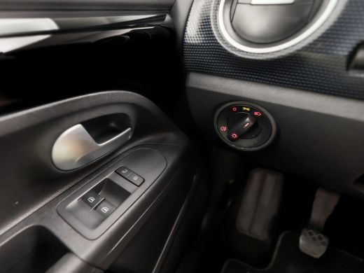 Volkswagen up! 1.0 BMT take up! (AIRCO, BLUETOOTH, ELEK RAMEN, SPORTSTOELEN, NIEUWE APK, NIEUWSTAAT) ActivLease financial lease