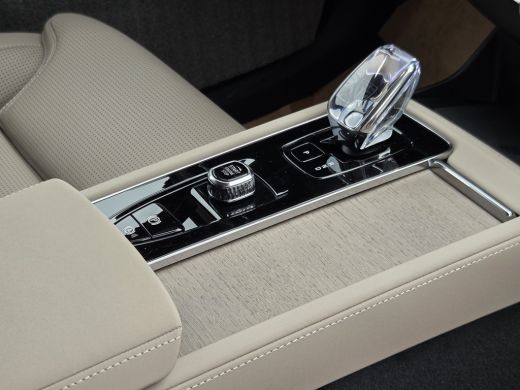 Volvo  XC90 2.0 T8 Plug-in hybrid AWD Ultra Dark Exec. Ed. | Bowers&Wilkins | Luchtvering | Massage/ventilati... ActivLease financial lease