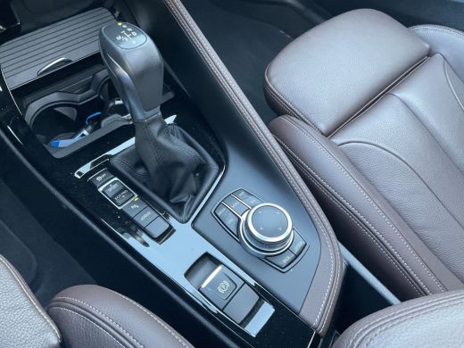BMW X2 xDrive25e High Executive M-Sport H&K HUD Pano.dak PHEV Sportzetels Plug-in ActivLease financial lease