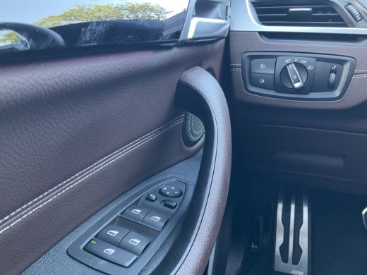 BMW X2 xDrive25e High Executive M-Sport H&K HUD Pano.dak PHEV Sportzetels Plug-in ActivLease financial lease
