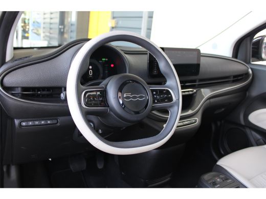 Fiat 500 La Prima 42 kWh | SOH 93% | Navigatie | Panoramadak | Camera | LED koplampen | Lederen bekleding | ActivLease financial lease