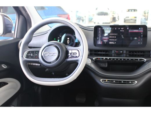 Fiat 500 La Prima 42 kWh | SOH 93% | Navigatie | Panoramadak | Camera | LED koplampen | Lederen bekleding | ActivLease financial lease