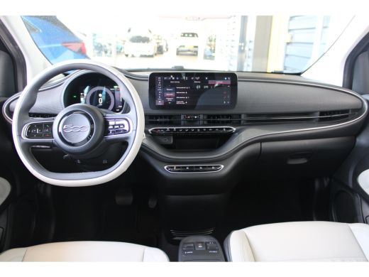 Fiat 500 La Prima 42 kWh | SOH 93% | Navigatie | Panoramadak | Camera | LED koplampen | Lederen bekleding | ActivLease financial lease